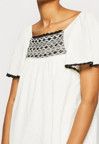 Pepe Jeans Vapaa-ajan mekko - white