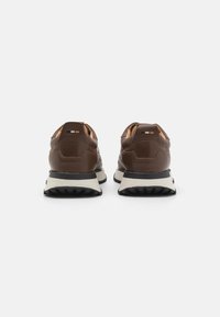 BOSS JONAH - Sportcipő - medium brown