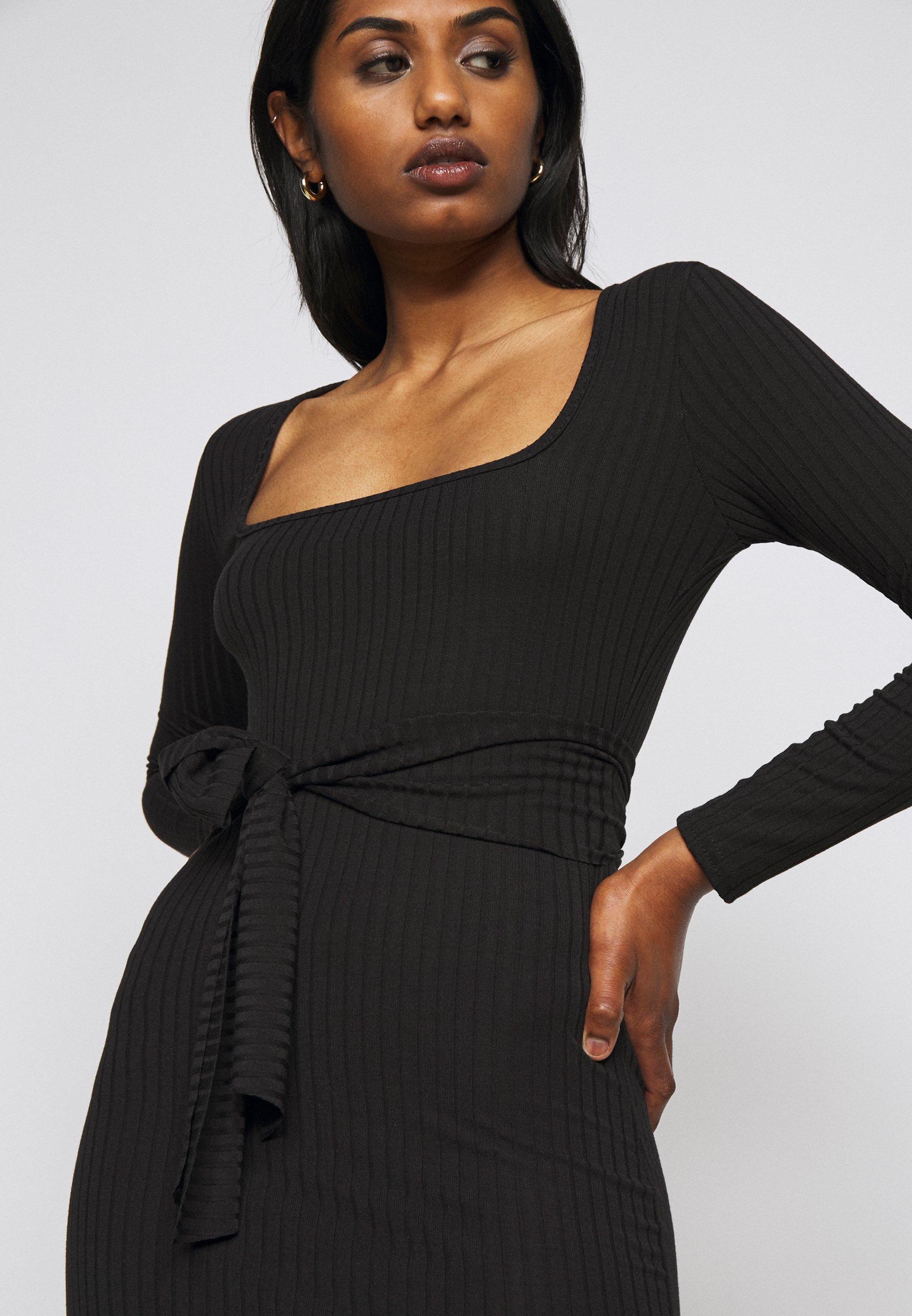 Missguided Petite Jumper dress - black 