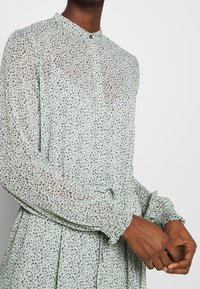 mbyM Freizeitkleid - green