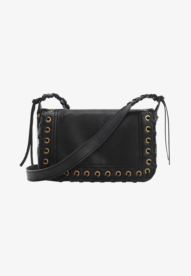 Sac à main en cuir noir à surface texturée, avec œillets dorés et détail de laçage sur les côtés, ainsi qu'une bandoulière amovible pour plus de polyvalence.