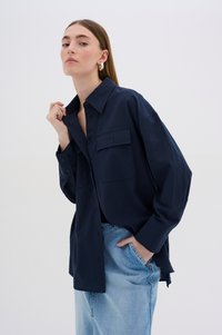 My Essential Wardrobe - ZENIAMW SKYE BOXY - Button-down blouse - sky captain blue Thumbnail Image 1