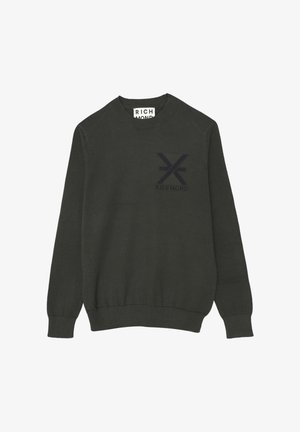 Maglione a maniche lunghe verde scuro con colletto a girocollo, con polsini e orlo a coste, caratterizzato da un logo e simbolo neri "Richmond" sul petto.