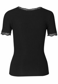 Černé žebrované tričko s krátkými rukávy, které má jemný krajkový lem kolem límce a okrajů rukávů. Elastický, přiléhavý design.
