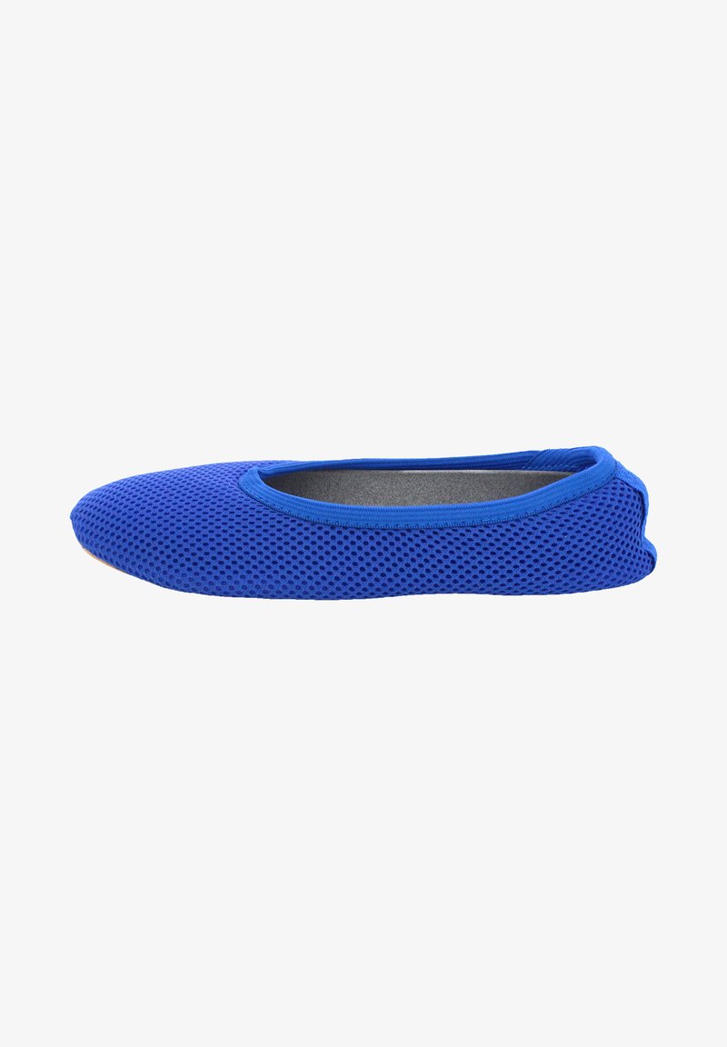 Blauwe luchtige balletschoenen met een ronde neus en een elastische rand. Voorzien van een zachte voering en een flexibele rubberen zool voor comfort.