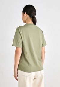 Lacoste Lihtne T-särk - khaki