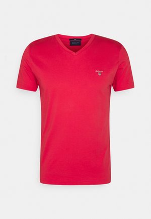 T-shirt rouge à manches courtes, taille slim, col en V avec petit logo GANT sur le côté gauche de la poitrine.