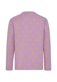 Lila Langarmshirt mit kleinen, gleichmäßig verteilten, gelben blumenartigen Mustern, von hinten auf einem weißen Hintergrund gezeigt.