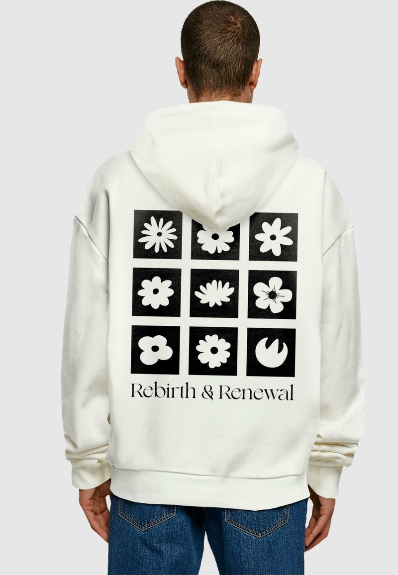 Sudadera blanca con un gráfico en la parte posterior que presenta nueve iconos florales en cuadrados negros. El texto debajo dice "Renacimiento y Renovación". Corte holgado y casual.