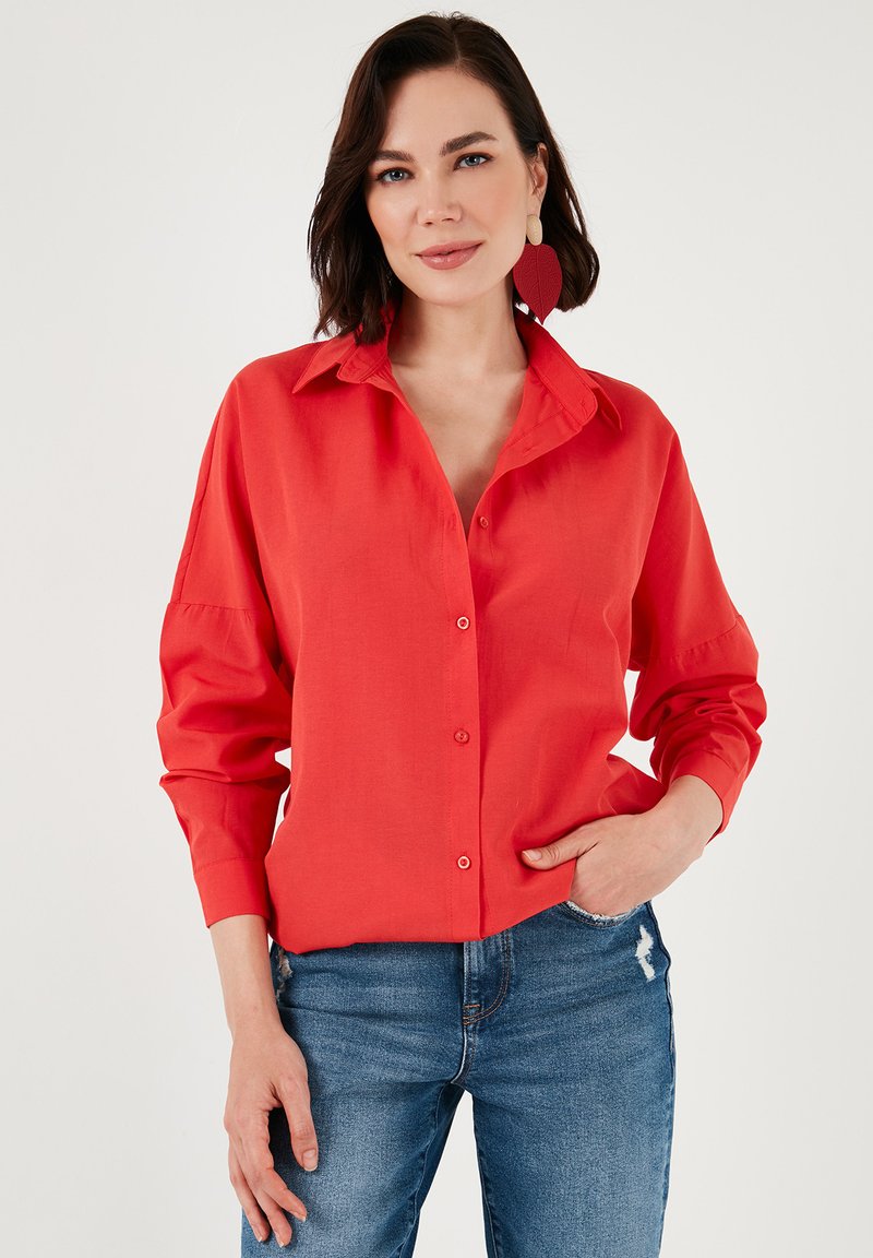 LELA Užsagstoma palaidinė - red