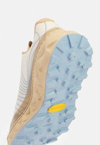 NNormal TOMIR 1.0 UNISEX - Trail hardloopschoenen - mittelbeige