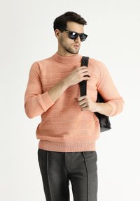 Kigili MOCK-TURTLENECK - Maglione - pink