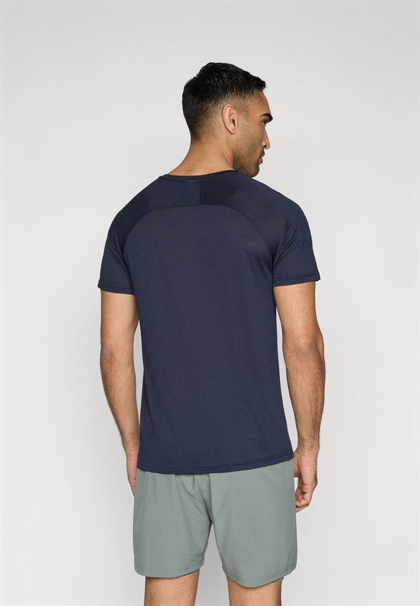 ULTIMATE TRAINING TEE - Sports T-shirt2