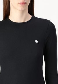 Abercrombie & Fitch ICON 2 PACK - Langarmshirt - brilliant white/black beauty