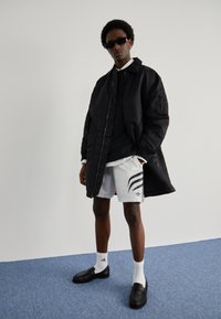 adidas Originals ATL SHORTS - Calças de fato de treino - cloud white