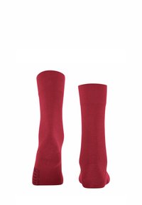 Rote Baumwoll-Crew-Socken mit glatter Textur, geripptem oberen Rand und verstärkter Ferse. Minimale Markenkennzeichnung in der Nähe des Knöchels.