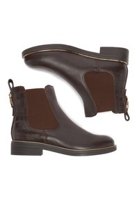 Botines de cuero marrón con paneles elásticos y un patrón de cocodrilo en el lateral, con tacón bajo y tirador trasero.