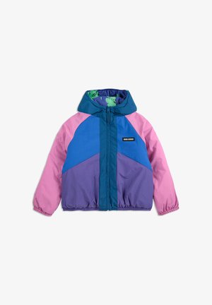 Giacca con cappuccio colorata caratterizzata da una combinazione di pannelli rosa, blu e viola, con polsini elasticizzati, zip frontale e una foderatura interna a fantasia.