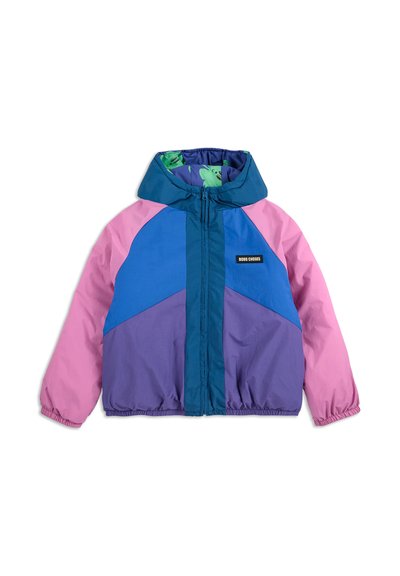 Veste à capuche colorée avec un mélange de panneaux roses, bleus et violets, des poignets élastiques, une fermeture éclair devant et une doublure intérieure à motifs.