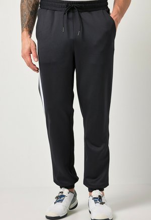 - Spodnie treningowe