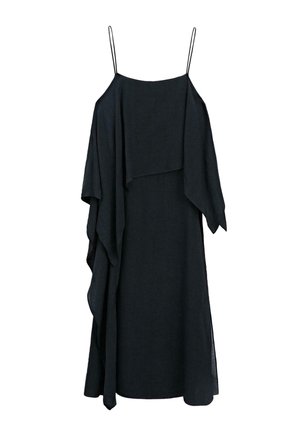 Černé midi šaty s tenkými ramínky a asymetrickými vrstvenými záhyby na jedné straně.