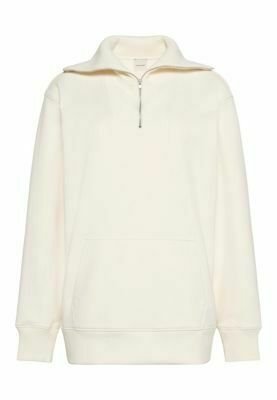 Sweat-shirt à enfiler couleur crème avec une fermeture éclair quart de zip à l'avant, un col montant, des manches longues et une poche kangourou à l'avant.