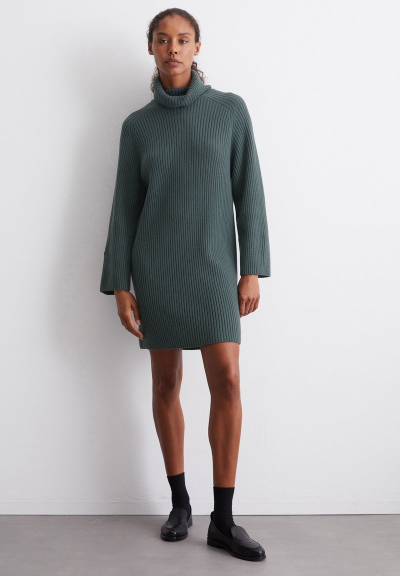 Marc O'Polo MIT ROLLKRAGEN REGULAR AUS SOFTEM MIX - Jumper dress - deep  emerald/dark green - Zalando