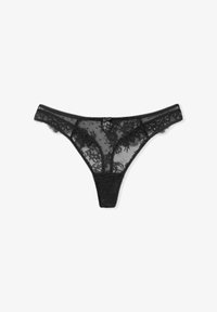 Tanga de encaje negro con patrones florales y pequeño lazo central, tejido transparente, diseñado para lencería femenina.