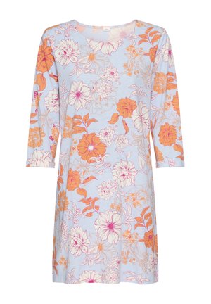 Hellblaues Langarmkleid mit orangefarbenem, pinkem und weißem Blumenmuster sowie rundem Ausschnitt.