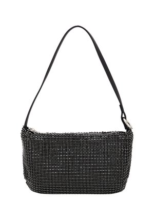 Borsa nera con una superficie texturizzata di piccole perline metalliche, una forma elegante e una sottile tracolla nera con dettagli argentati.
