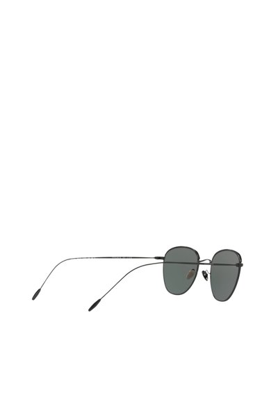 Occhiali da sole in metallo con montatura nera opaca, lenti ovali e tempie affusolate e curve. Le lenti sono oscurate di grigio scuro senza motivi visibili.