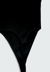 Stradivarius NAHTLOSER MIT MODISCHEM RÜCKEN  - Top - black