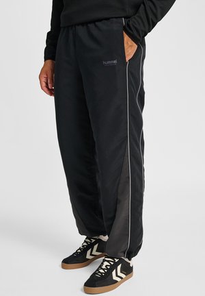 - Spodnie materiałowe