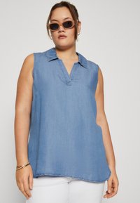 Vero Moda Curve VMCHARPER COLLAR  - Pluus - medium blue denim