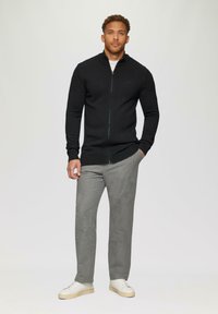 s.Oliver MIT STEHKRAGEN - Strickjacke - schwarz