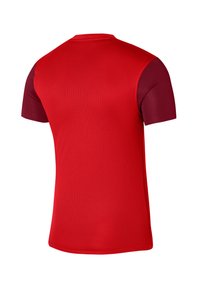 Maglietta a maniche corte sportiva rossa realizzata in tessuto a rete testurizzato. Presenta un corpo rosso uniforme e maniche di un rosso più scuro, design con collo a giro.