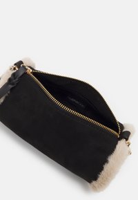 Even&Odd Torba preko tijela - black