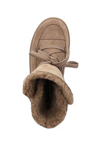 Braune Wildlederstiefel mit runder Zehenpartie und Schnürdesign. Innenfutter aus Fleece mit umgeschlagenem Bund. Strukturiertes Material für zusätzliche Wärme.
