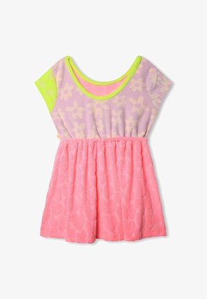 Kleid mit kurzen Ärmeln, lila floralem Oberteil, neongrünem Halsausschnitt und einem strukturierten rosa Rock mit Herzmustern.