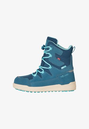 Blauwe suède wandelschoen met turquoise accenten, gevoerd kraagje, vetersluiting aan de voorkant en een gestructureerde rubberen zool. Bevat merklogo-details.
