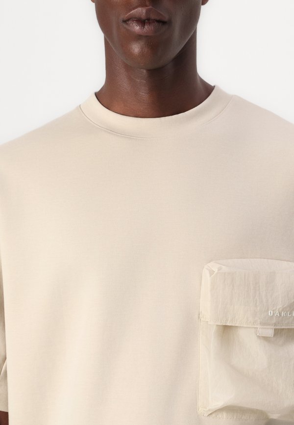RESERVE POCKET TEE - Basic T-shirt - mist4