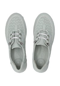 Hellgrüne, perforierte Lederschuhe mit einem genähten Rand und zwei weißen elastischen Schnürsenkeln, ausgestattet mit einem abgerundeten Zehendesign.