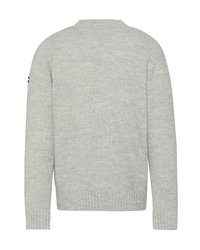 Jasnoszary sweter z dzianiny z teksturowanym wzorem, ściągaczami na rękawach i okrągłym dekoltem. Widok od tyłu bez zapięć i zdobień.