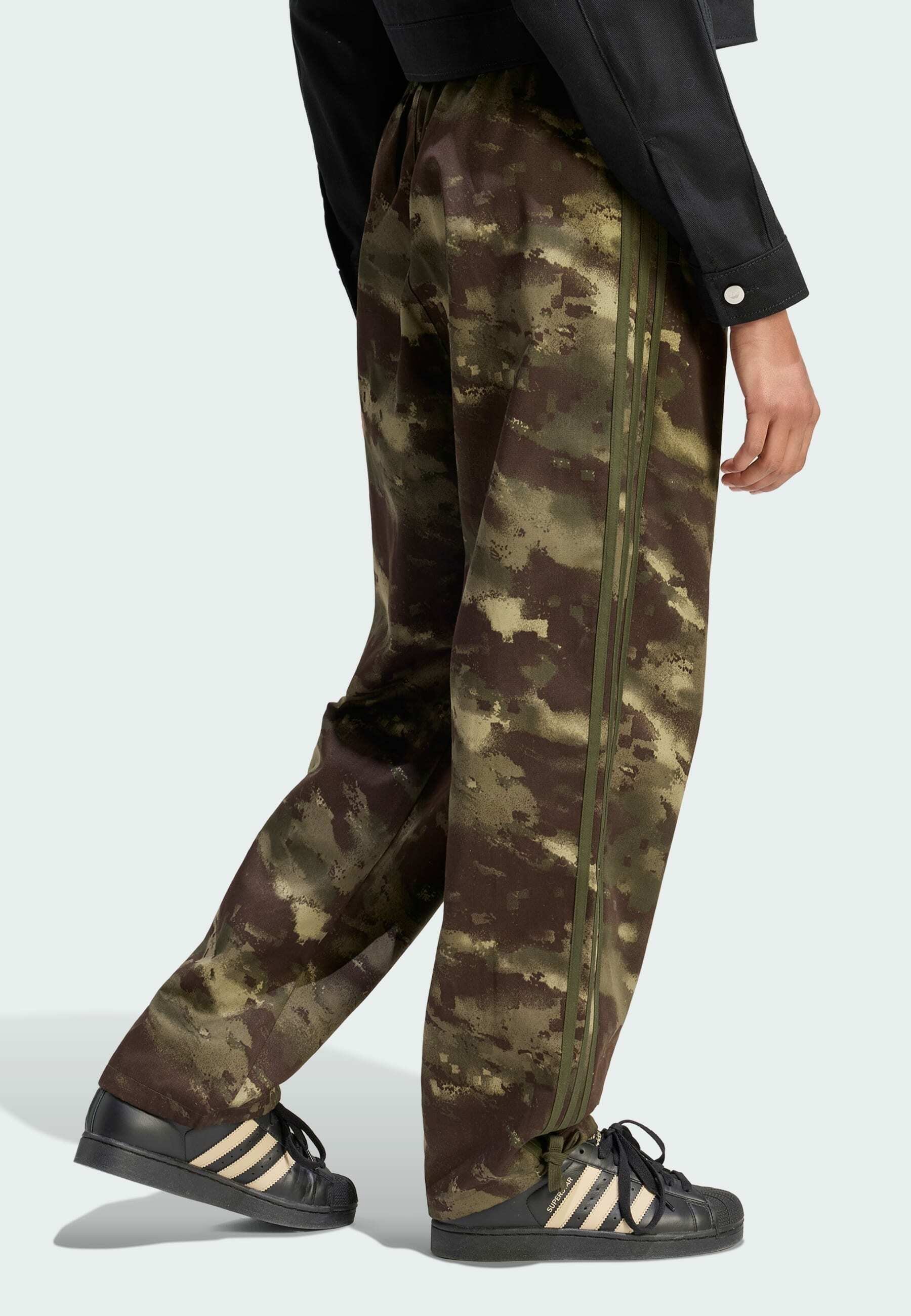adidas Originals ADIDAS ORIGINALS CARGO PANT OVERSIZED - Trousers