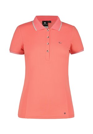 Polo shirt rosa corallo con maniche corte, colletto, pattina con bottoni e dettagli argentati sul colletto e sulle maniche. Presenta il logo sul petto.