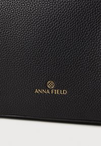 Anna Field Handbag - black