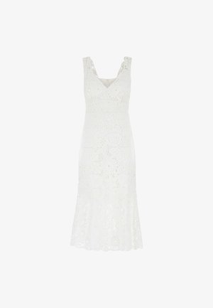Weißes Spitzenkleid mit V-Ausschnitt, breiten Trägern und ausgestelltem Saum. Der Stoff zeigt florale Muster mit filigranen Details.