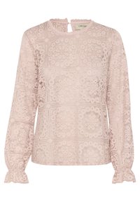 Ljusrosa blus med intrikata blomster-lace mönster, långa ärmar med smockade manschetter och en nyckelhålsöppning i ryggen.