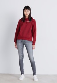 Tommy Jeans LINEAR HOODIE - Felpa - regatta red