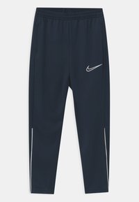 Pantalones deportivos de color azul marino con cintura elástica, bolsillos laterales y ribetes blancos en la parte inferior de las piernas. Presenta un pequeño logo de Nike en blanco.